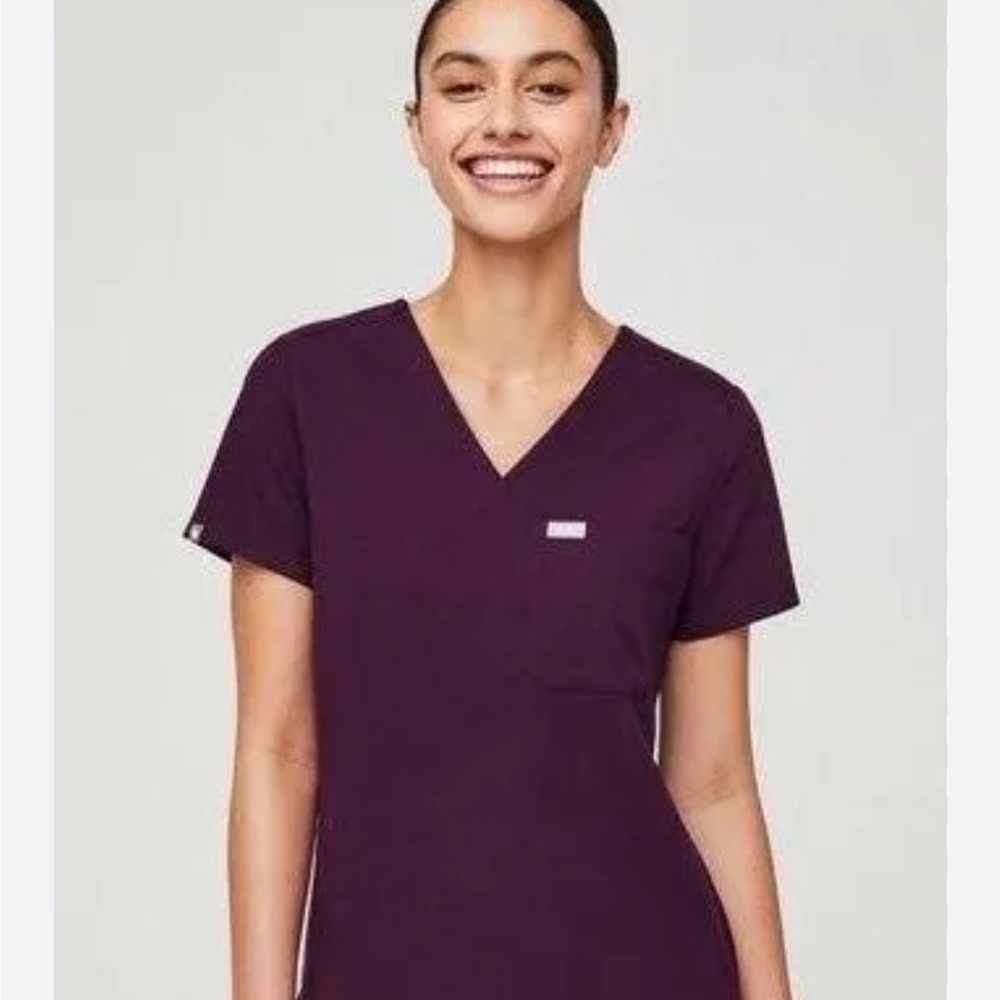 Figs women scrub set in deep purple. Catarina Top XXS. Yola Bottom XSP.